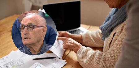 Jubilados calculando su pensión