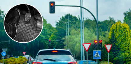 Pisar el pedal del embrague mientras esperamos en un semáforo puede acabar con el coche en el taller