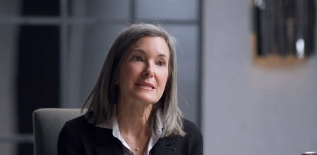 Erica Komisar en un momento del vídeo