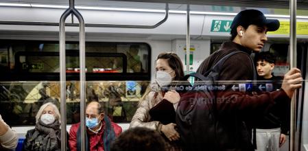 Muchos ciudadanos, siguiendo lo aprendido en la covid, han optado por ponerse mascarilla para proteger y protegerse