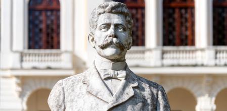 Busto de Leoncio Vidal en el parque homónimo en Santa Clara, declarado Monumento Nacional de Cuba