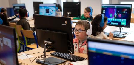 Niños de una escuela de Colomiers (Francia) aprenden matemáticas y lengua con la ayuda de la IA&nbsp;