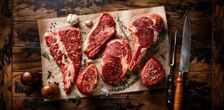 La carne es una de las principales fuentes de proteínas, pero también hay otras alternativas, incluso de origen vegetal.