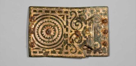 Hebilla de bronce y plata de diseño celta, del sur de España.