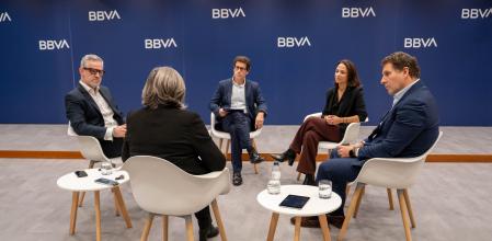 Mesa de debate. Jon Macías (Edison Next), Joan Carles Alba (BBVA), Inés Masriera (Empresas de Vanguardia) y Javier Juez (Ferlicom Group) durante la mesa redonda.