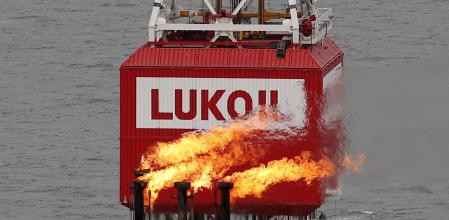 Plataforma petrolera de la compañía rusa Lukoil en el mar Caspio