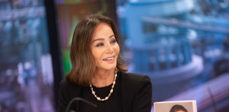 Isabel Preysler reacciona a las decoraciones navideñas de Kim Kardashian: “La casa la encuentro terrible, con todos esos árboles”