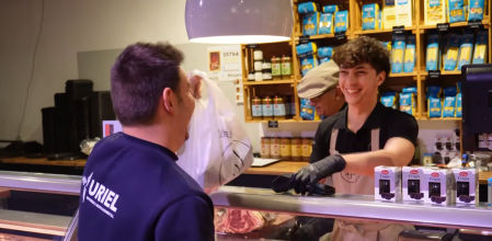 David, trabajando en la carnicería