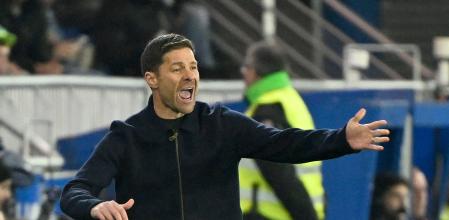 Real Madrid's Spanish coach Xabi Alonso gestures on the touchline during the Spanish league football match between Deportivo Alaves and Real Madrid CF at the Mendizorroza stadium in Vitoria on December 14, 2025. (Photo by ANDER GILLENEA / AFP)