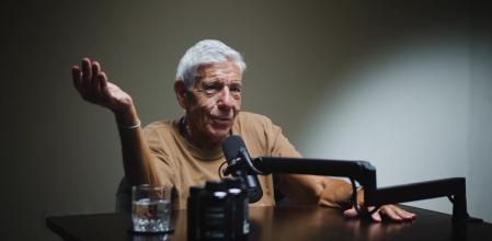 El Dr. Eduard Estivill es uno de los mayores especialistas en sueño de habla hispana y ha transformado la vida de miles de personas enseñándoles algo tan simple —y tan olvidado— como dormir bien.