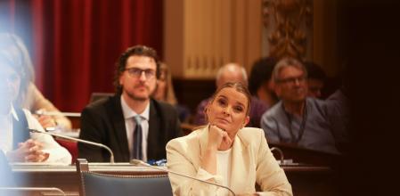 La presidenta de Baleares, Marga Prohens, en una sesión del Parlament. .