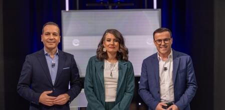 MÉRIDA, 18/12/2025.- El ente público de RTVE organiza una debate con motivo de las elecciones extremeñas, con presencia de los candidatos a la Presidencia de la Junta de Extremadura de PSOE (Miguel Ángel Gallardo), Vox (Óscar Fernández Calle) y Unidas por Extremadura (Irene de Miguel), pues la candidata del PP, María Guardiola, ha declinado participar. EFE/Jero Morales