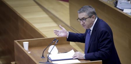 El nuevo conseller de Hacienda, José Antonio Rovira, en su comparecencia ante las Corts.&nbsp;