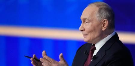 El presidente de Rusia, Vladímir Putin, hablando durante su conferencia de balance anual, este 19 de diciembre en el centro de convenciones Gostini Dvor de Moscú&nbsp;