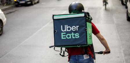 Un repartidor de la compañía