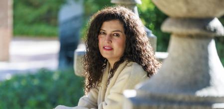 La escritora Aliyeh Ataei, fotografiada en la Residencia de Estudiantes de Madrid