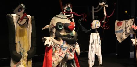 Una de las salas de l'exposición 'Ubú Pintor: Alfred Jarry y las artes' en el museo Picasso de Barcelona&nbsp;