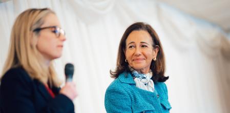 Ana Botín, presidenta de Santander y Lucy Rigby, City Minister Gobierno británico.