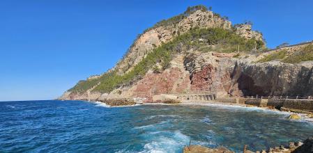 Caló de S’Estaca, paraje idílico en la costa norte de Mallorca, uno de esos rincones de un territorio, más allá de bello, también culto 