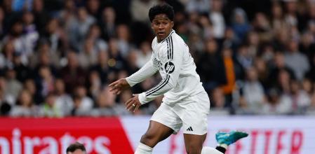 (FILES) Real Madrid's Brazilian forward #16 Endrick watches the ball during the Spanish league football match between Real Madrid CF and Athletic Club Bilbao at the Santiago Bernabeu Stadium in Madrid, on April 20, 2025. Olympique Lyonnais (Ligue 1) confirmed on December 23, 2025 that it had reached an agreement with Real Madrid for the loan of Brazilian international striker Endrick. (Photo by OSCAR DEL POZO / AFP)
