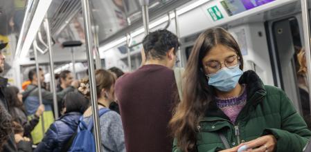 Salutaconsella la mascareta si hi ha símptomes i avui en prorrogarà l’obligatorietat als centres de salut