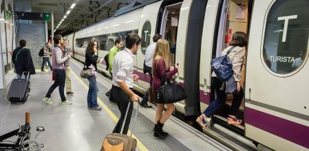 Una hora y media en el AVE cada día para ir a trabajar: “No puedo destinar el 95% del sueldo a pagar un alquiler”
