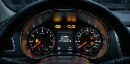 ¿Sabes qué significan los testigos amarillos que aparecen en tu coche?