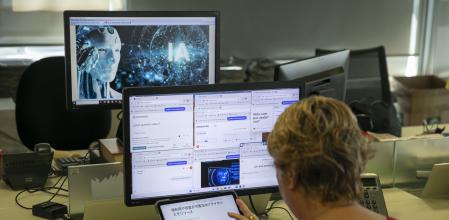 UNA PANTALLA DE ORDENADOR CON LAS DIFERENTES PLATAFORMAS DE INTELIGENCIA ARTIFIAL QUE EXISTEN ACTUALMENTE. CHATGPT, DEEPSEEK, COPILOT, PERPLEXITY, GEMINI