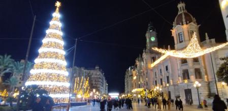 La plaza del Ayuntamiento de València en diciembre de 2025
