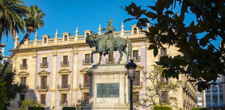Escultura de Jaume I en los jadines del Parterre de València
