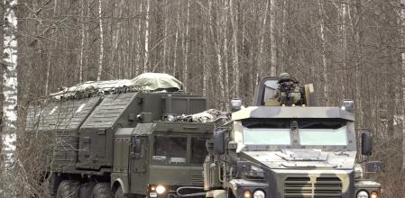 UNDISCLOSED (Belarus), 30/12/2025.- A handout still image taken from video provided on 30 December 2025 by the Russian Defence ministry press-service shows a unit equipped with the Russian 'Oreshnik' mobile ground-based missile system that began combat duty in an undisclosed location in Belarus. 'The Oreshnik missile division began performing combat duty tasks in designated areas in the country', the Ministry of Defense of Belarus said in a statement. (Bielorrusia, Rusia) EFE/EPA/RUSSIAN DEFENCE MINISTRY PRESS SERVICE HANDOUT HANDOUT EDITORIAL USE ONLY/NO SALES