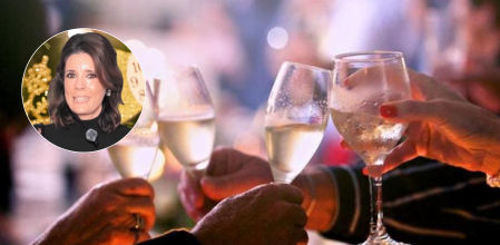 María José Gómez y Verdú, experta en protocolo: ''Para brindar por el Año Nuevo se debe levantar la copa a la altura de los ojos y nunca chocarlas con fuerza ni decir 'chin chin'''