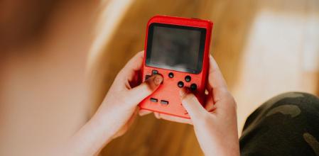Disfruta del 2026 jugando a tus videojuegos favoritos con la Retro R36S y otras consolas portátiles