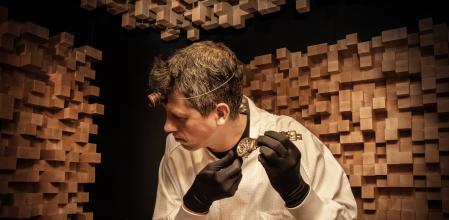 Desde hace ocho años dos maestros relojeros de Blancpain dedican todo su tiempo a este reloj, el primero de pulsera capaz de interpretar dos melodías a elección