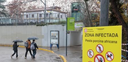 Caminos cortados junto a la estación de FGC de Bellaterra, dentro del perímetro de 6 kms de la zona 0, que impide el acceso para evitar que se expanda la peste porcina africana