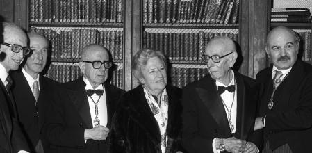 CARMEN CONDE, ACADEMICA DE LA LENGUA Madrid, 28-1-1979.- En un acto presidido por los Reyes de España, tomó posesión del sillón K de la Real Academia, Carmen Conde, siendo la primera mujer que ingresa en esta institución. En la imagen (iz-dcha): Gerardo Diego (2º), Dámaso Alonso, Carmen Conde y Jose MªPemán EFE/aa