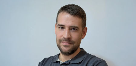 El fontanero Joan Pascual cuenta con una gran comunidad de seguidores en su cuenta de TikTok, donde comparte los mejores consejos para las cosas cotidianas que muchas veces tienen una solución más sencilla de la que parece a simple vista