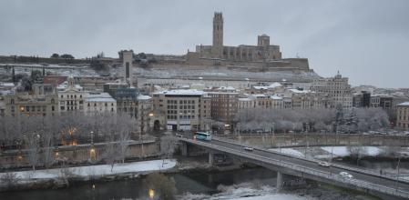 Lleida ha amanecido nevada.
