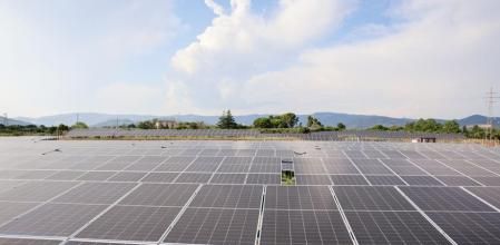 Plaques solars en zona rural, terme municipal de Riudoms (Baix camp)
