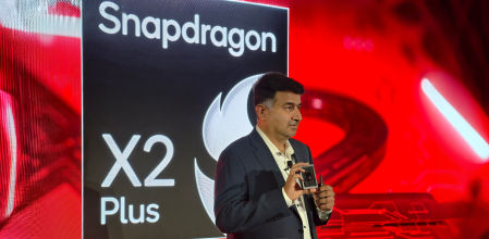 Kedar Kondap, vicepresidente senior y mánager general del área de Computación y Juegos de Qualcomm, presenta el Snapdragon X2 Plus.