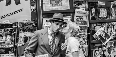 Aubry Dullin como Belmondo y Zoey Deutch en la piel de Jean Seberg en un forograma de la película