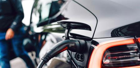 Las infraestructuras de recarga pública alcanzan los 50.000 puntos operativos en 2025, un 10,2% más