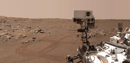 Una selfi del rover Perseverance que, desde principios de 2021, se encuentra tomando muestras en Marte