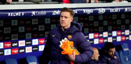 BARCELONA, SPAIN - JANUARY 03: Marc-Andre ter Stegen of FC Barcelona takes his seat on the bench during the LaLiga EA Sports match between RCD Espanyol de Barcelona and FC Barcelona at RCDE Stadium on January 03, 2026 in Barcelona, Spain. (Photo by Alex Caparros/Getty Images)