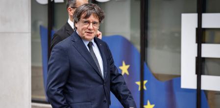 Fugitive Catalan independence leader and MEP Carles Puigdemont arrives for a meeting with Catalonia's president at the Delegation of the Government of Catalonia to the European Union in Brussels, on September 2, 2025. (Photo by Simon Wohlfahrt / AFP)