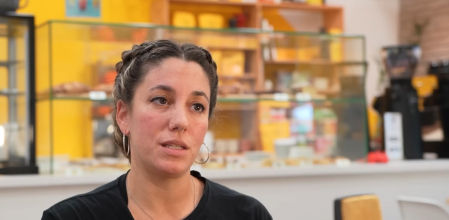 Lorena hablando con pasión y sinceridad sobre su negocio