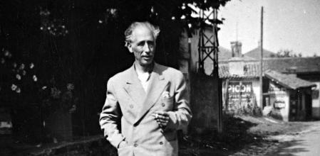 Lluís Companys, fumando un cigarrillo en la frontera de Hendaya, poco antes de ser entregado a Franco el 1940&nbsp;