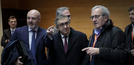 El conseller de Hacienda junto al secretario autonómico y el director de investigaciones del Ivie.