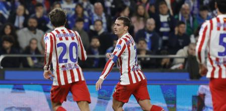 Antoine Griezmann celebra su gol de falta, este martes en Riazor