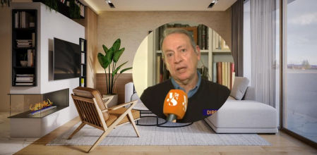 Salón de una casa preparado pare recibir invitados